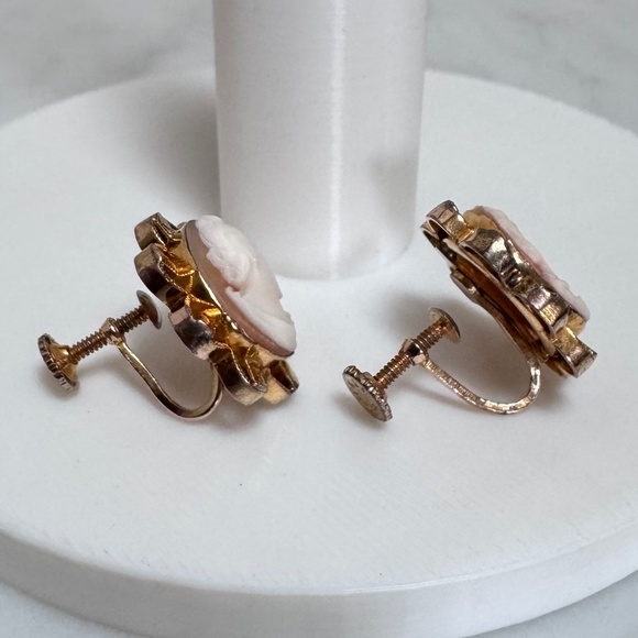 Vintage 12K Gold Filled GF Carved Shell Cameo Screw-back Earrings 4.72 Gram - Picture 7 of 11